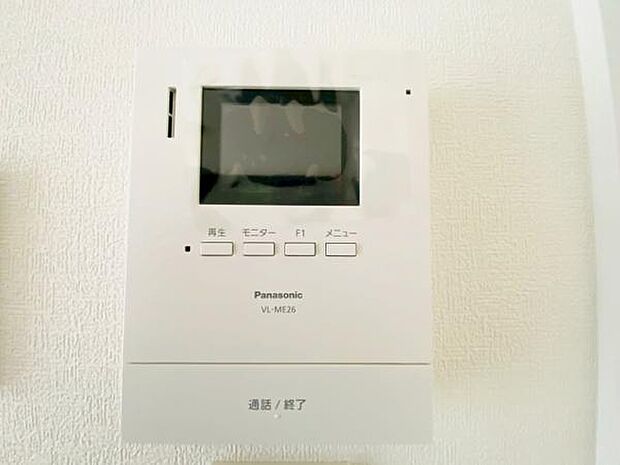 外出中も来訪者をカラー画面でしっかり録画します!ボタンひとつで通話が可能です♪ 在宅時にも鮮明なモニターでしっかり相手を確認できます♪