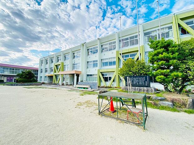 日進市立西小学校（1570m）