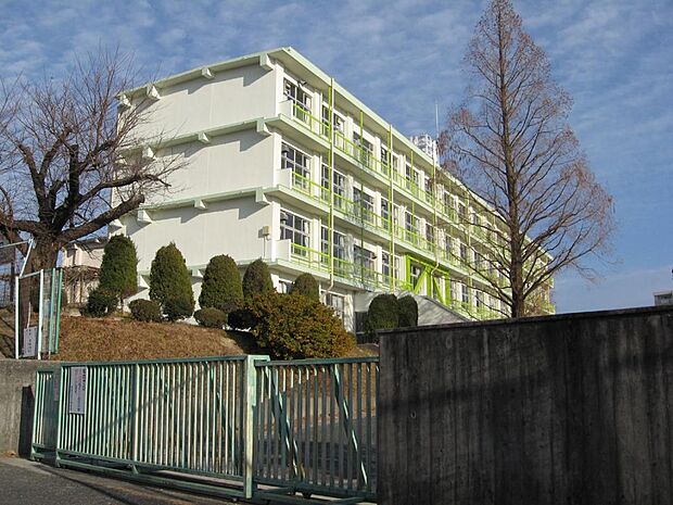 春日井市立岩成台西小学校（600m）