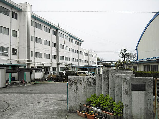 春日井市立西山小学校(1190m)