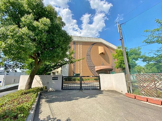 名古屋市立上社中学校（640m）