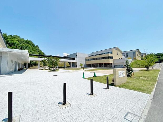 にじの丘学園(1900m)