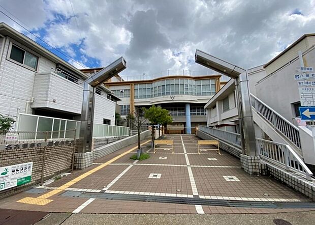 名古屋市立御劔小学校（370m）