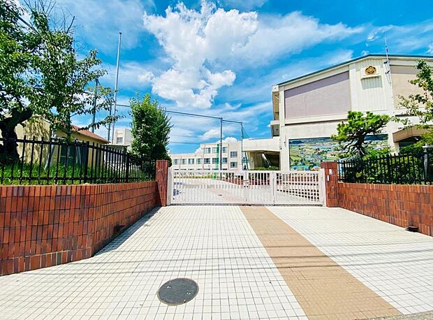 名古屋市立志段味西小学校(730m)