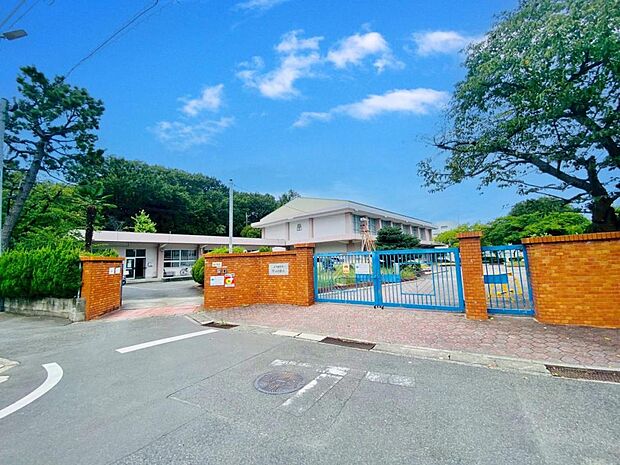 名古屋市立守山小学校(240m)