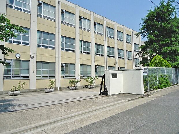 名古屋市立川名中学校(1210m)