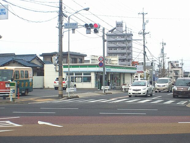 ファミリーマート 千種香流橋店(480m)