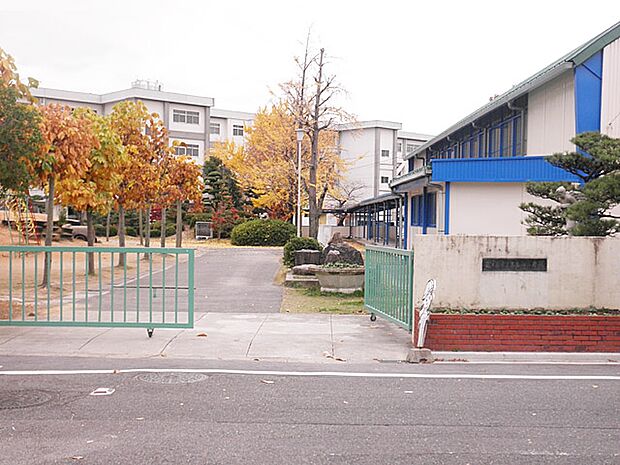春日井市立鳥居松小学校(450m)