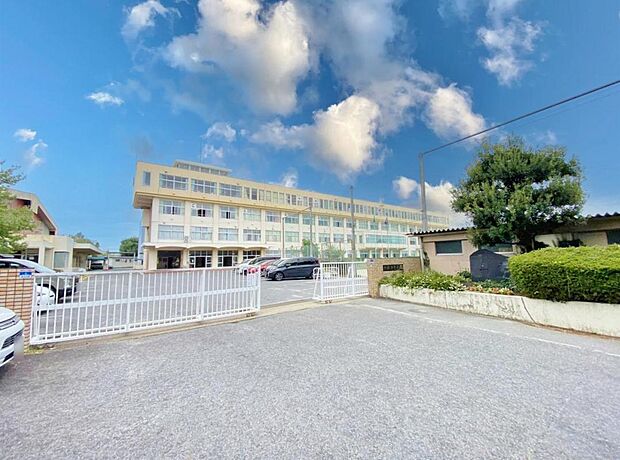 日進市立日進東中学校(930m)
