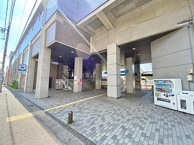 本郷駅(2445m)