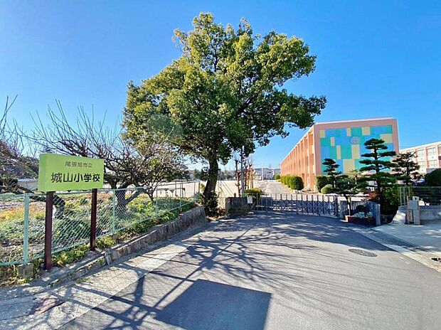 尾張旭市立城山小学校（210m）