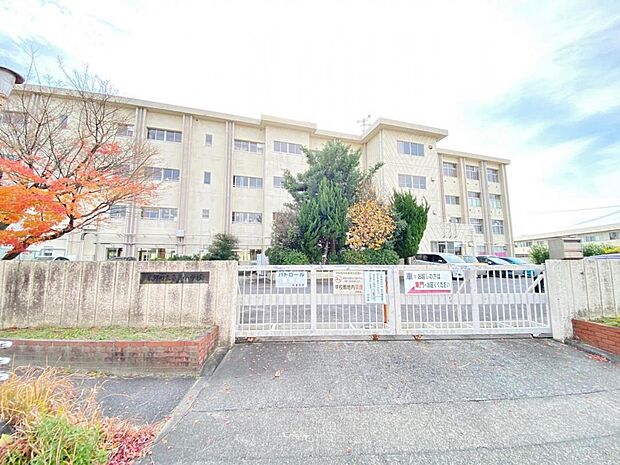 東郷町立音貝小学校(845m)