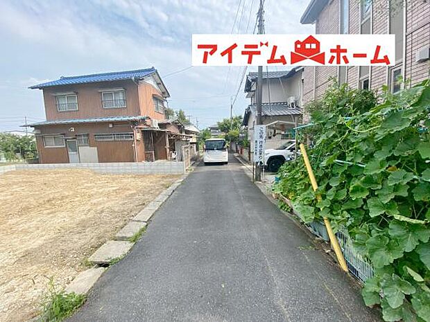 西側道路（2026年6月）撮影
