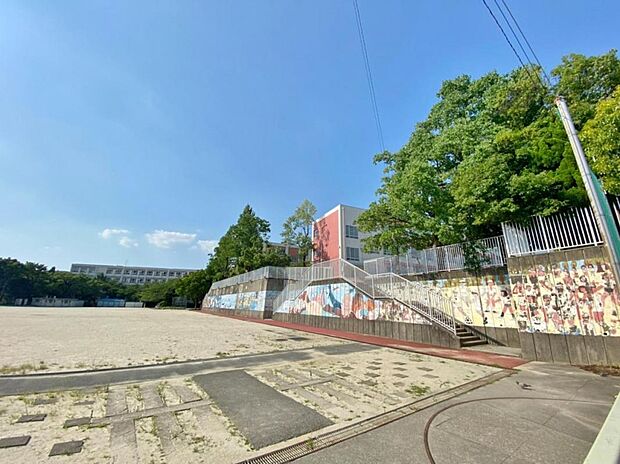 名古屋市立猪高小学校(650m)