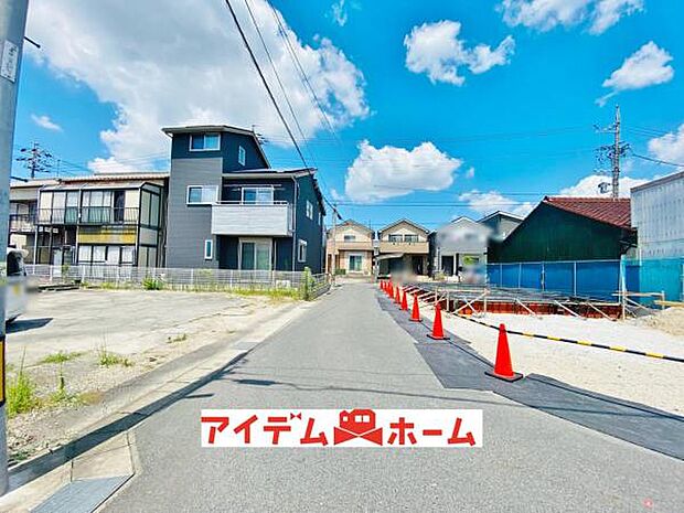 西側道路（2026年8月）撮影