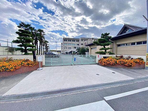 尾張旭市立東中学校(240m)