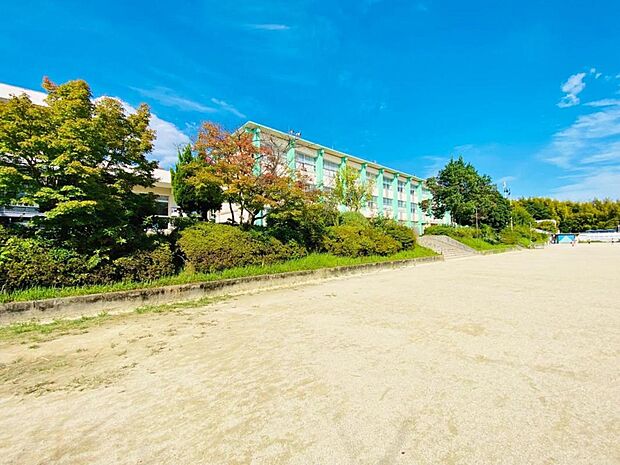 日進市立北小学校(590m)
