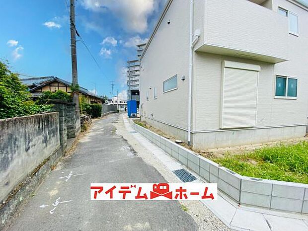 西側道路（2026年8月）撮影