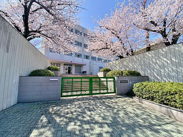 名古屋市立山根小学校(550m)