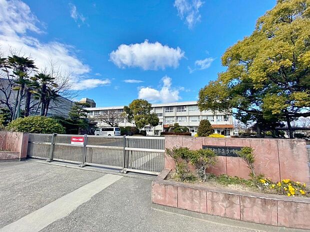 尾張旭市立渋川小学校(720m)