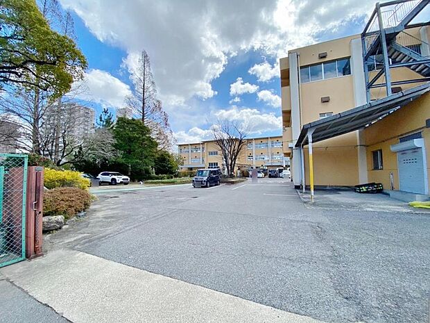 尾張旭市立 東栄小学校(300m)