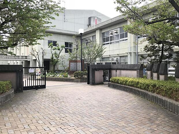 名古屋市立鎌倉台中学校(970m)