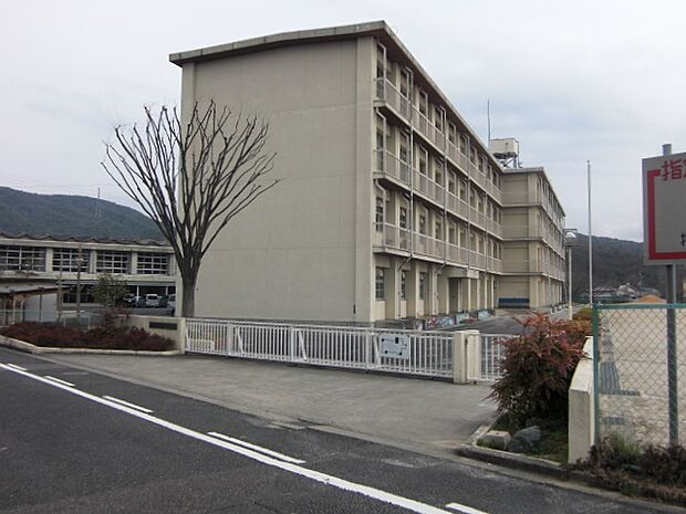 春日井市立押沢台小学校（710m）