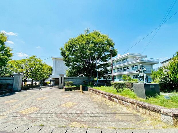 みよし市立三好中学校(190m)