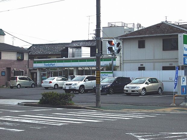 ファミリーマート 昭和安田通三丁目店(525m)