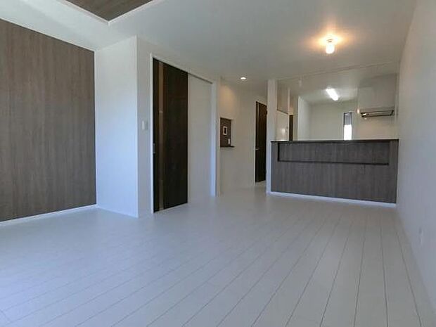 休日、平日問わずお気軽にお問合せくださいませ。