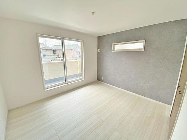 心地良い日差しが差し込む明るい居室