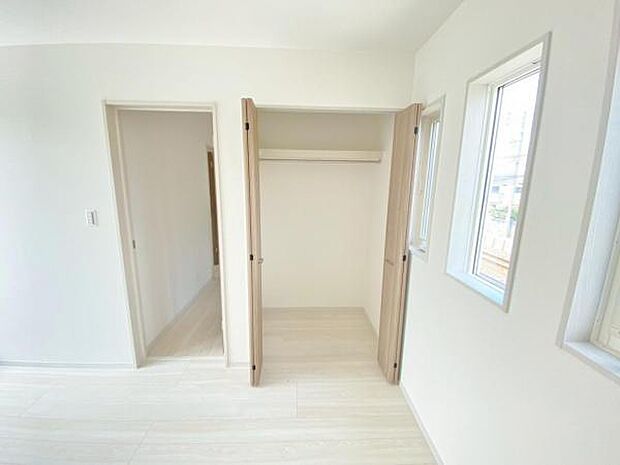 趣味の物やお子様のおもちゃもたくさん収納できるクローゼットを設置