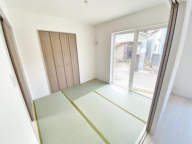 ゆったりとくつろげる和空間♪来客用布団も収納できる押入れも完備しています