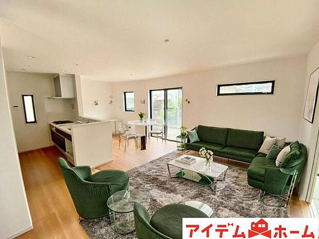 ※家具設置イメージです　 南側から明るい日差しをたっぷり取り込めるリビングです♪