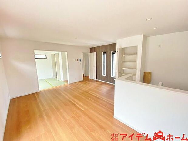 家族団らんの時間も増えそうな、ゆったりと寛げるLDKが魅力です♪