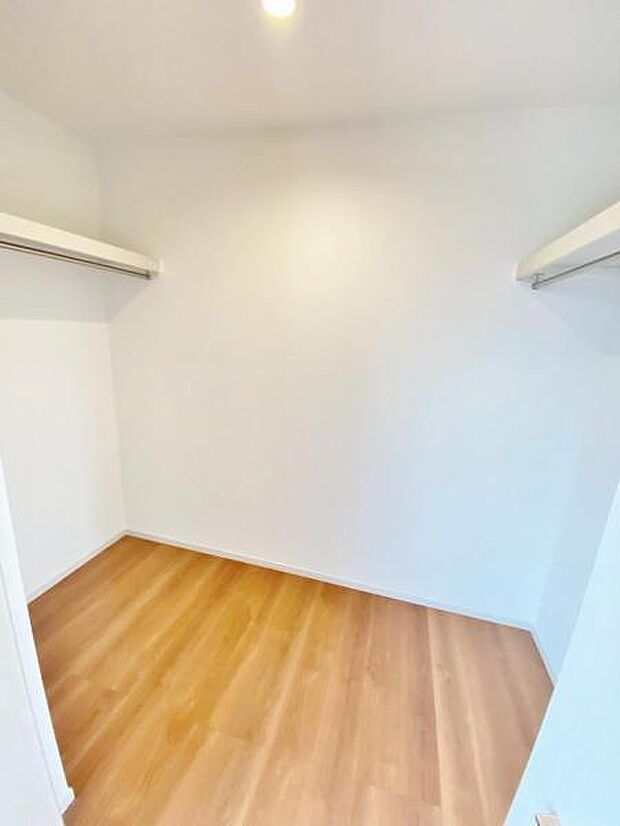 季節物もまるごと収納できる、衣替えいらずの嬉しい大型収納