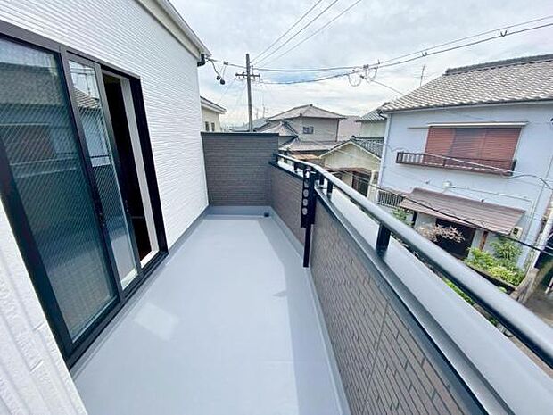 日差しをたっぷり受けれる南面バルコニーで毎日のお洗濯も快適♪