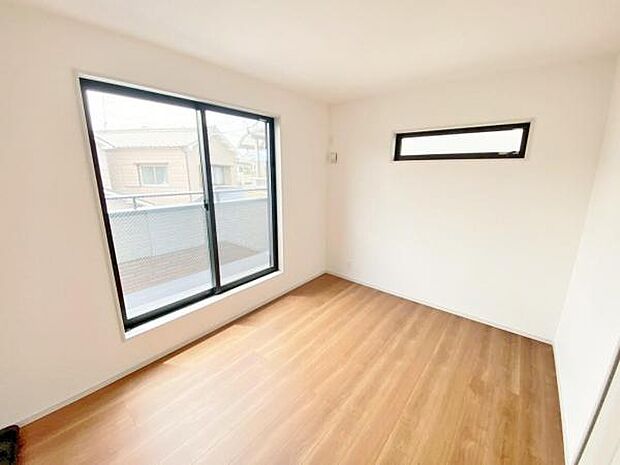 心地良い日差しが差し込む明るい居室