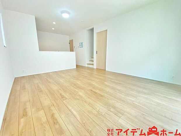 家族のコミュニケーションが広がるリビングイン階段♪