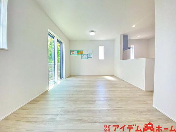 家族団らんの時間も増えそうな、ゆったりと寛げるLDKが魅力です♪