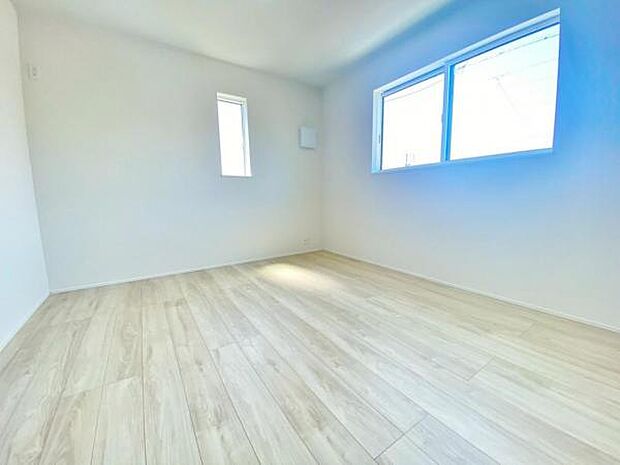 心地良い日差しが差し込む明るい居室