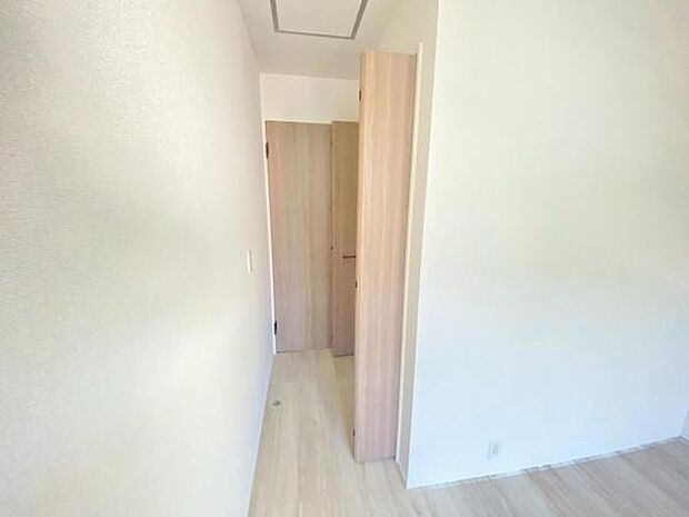 心地良い日差しが差し込む明るい居室