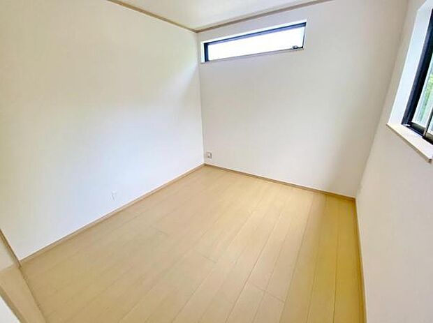 心地良い日差しが差し込む明るい居室