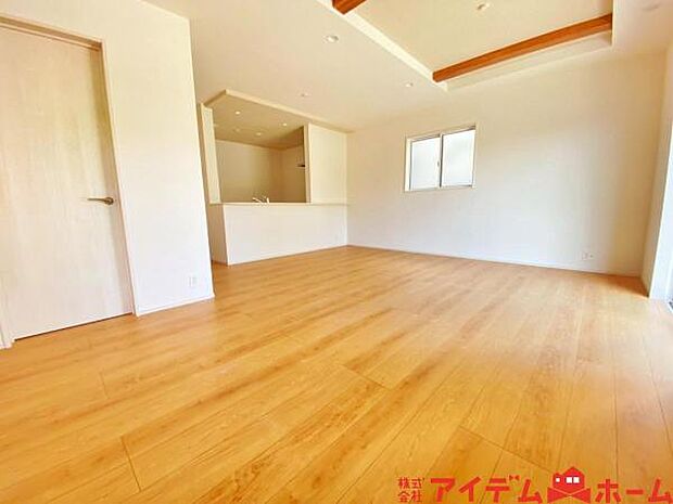 家族団らんの時間も増えそうな、ゆったりと寛げるLDKが魅力です♪