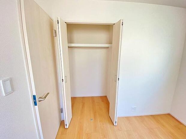 各居室にはたっぷりと収納できるクローゼットを設置していますお部屋をスッキリと広々使えます♪