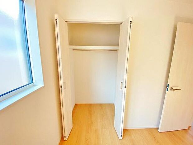 趣味の物やお子様のおもちゃもたくさん収納できるクローゼットを設置