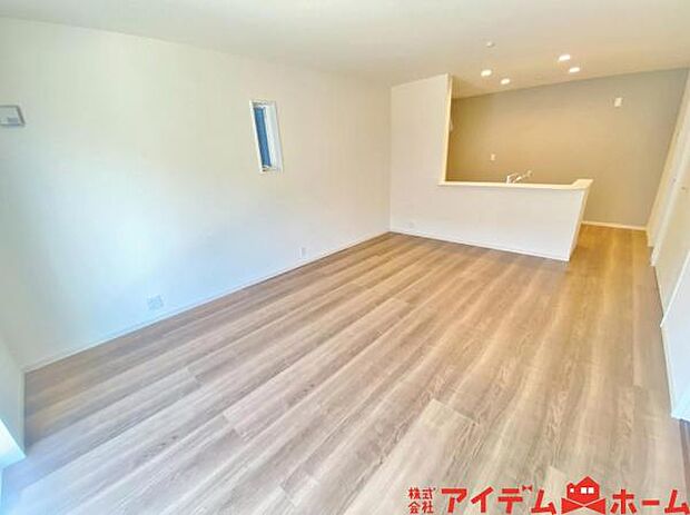 家族団らんの時間も増えそうな、ゆったりと寛げるLDKが魅力です♪