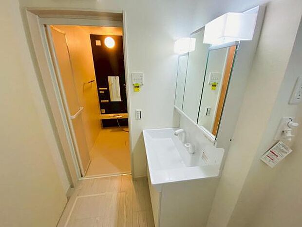 暮らしを快適に変える、シャワー付き洗面化粧台♪