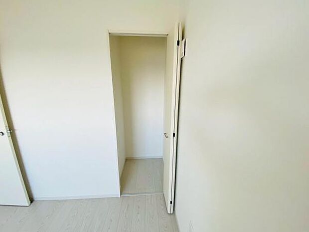 各居室にはたっぷりと収納できるクローゼットを設置していますお部屋をスッキリと広々使えます♪