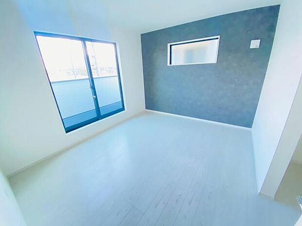 心地良い日差しが差し込む明るい居室